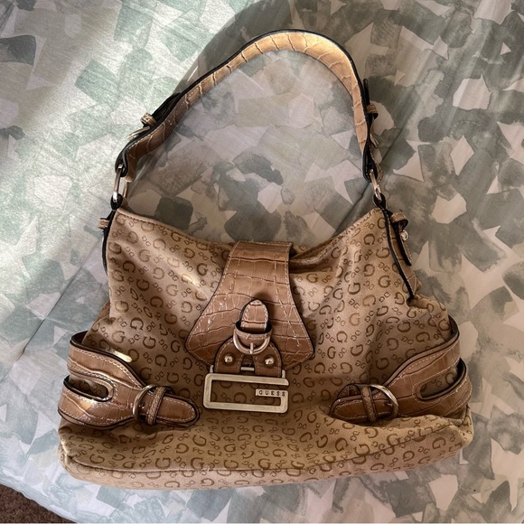 ⭐️Y2K vintage GUESS boho shoulder bag⭐️ - Picture 1 of 5